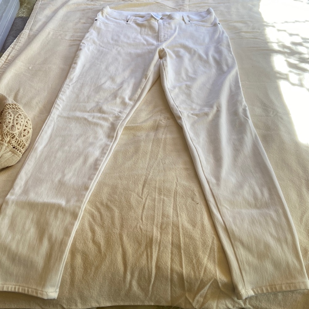 White lightweight pull-on jeggings.  New, without tags